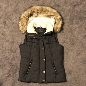 Aeropostale small grey puffer vest